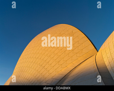 dh Sydney Opera House Roof SYDNEY AUSTRALIE NSW lumière du soir mosaïques gros plan sur l'architecture des mosaïques Banque D'Images