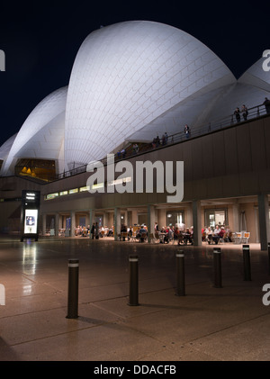 dh Sydney Opera House Cafe SYDNEY AUSTRALIA Night Cafe personnes point de vue toit architecture illuminée vie nocturne Banque D'Images