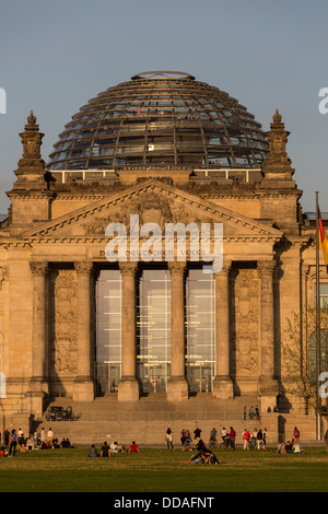 Fronton et dôme du Reichstag, Berlin, Allemagne Banque D'Images