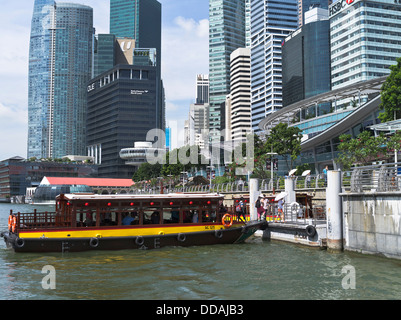 Centre-ville de la baie marine dh Bumboat SINGAPOUR Singapour jetée pier tours bateaux taxi de l'eau des gratte-ciel Banque D'Images