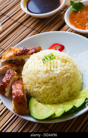 Riz au poulet rôti. Style asiatique riz au poulet hainan closeup Banque D'Images