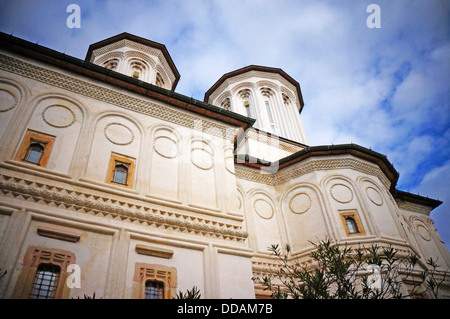 L'église du monastère Polovragi en Roumanie Banque D'Images