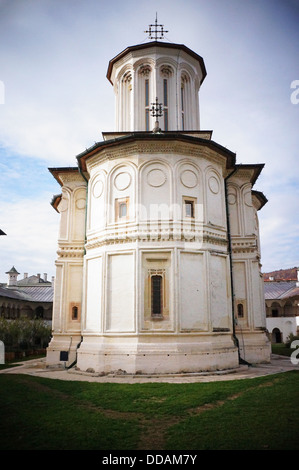 L'église de monastère Polovragi en Roumanie Banque D'Images