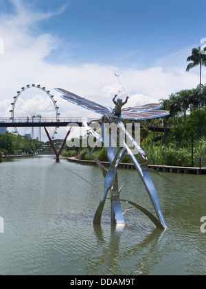Jardin de Sculptures dh lake GARDENS BY THE BAY Boy chasing butterfly SINGAPOUR Singapore Flyer grande roue sculpture Banque D'Images