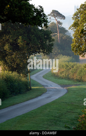 Route de campagne sinueuse, Warwickshire, UK Banque D'Images