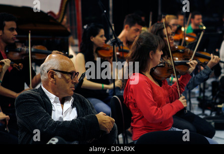 Michael Nyman est perçu au cours de l'enregistrement d'une symphonie d'être libérés au cours de 2014 pour célébrer son 70e anniversaire. Banque D'Images