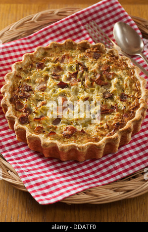 Flamiche aux poireaux. Le poireau et fromage tarte. France Food Banque D'Images