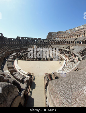 Mesures suggestives le colisée où les anciens Romains étaient présents dans les combats entre gladiateurs et bêtes féroces 2 Banque D'Images