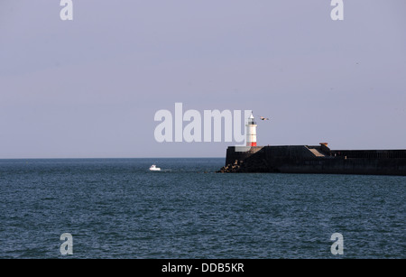 Phare à l'entrée de Newhaven Harbour East Sussex UK Banque D'Images