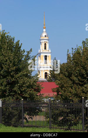 Le 19e siècle église de style Empire et clocher de Saint Jean - l'Église et clocher de l'Apôtre Ioanna dans Bogoslova Kolomna, Russie Banque D'Images