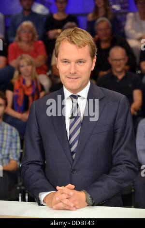 Berlin, Allemagne. Août 29, 2013. Le ministre de la santé allemand, Daniel Bahr est photographié à l'talk show 'Illner entrado' par le diffuseur ZDF avec le sujet 'générations futures, l'équité, de l'argent - sont les pensions et les soins de santé inabordables ? Au Radialsystem à Berlin, Allemagne, 29 août 2013. Photo : Karlheimz Schindler/dpa/Alamy Live News Banque D'Images