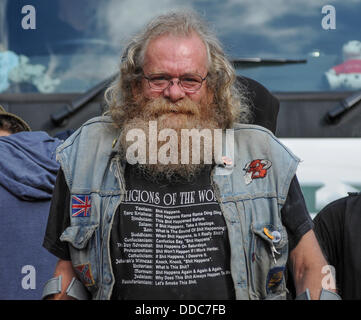 Balcombe, West Sussex, UK. 30Th Aug 2013.anti barbu écologiste fracking promenades en camion avant qu'un autre site est escorté à Cuadrilla par la police.L'anti fracturation hydraulique sont des militants qui protestaient contre le forage d'essai par Cuadrilla sur le site de West Sussex qui pourraient mener à la fracturation hydraulique. Camp de la route continue de croître. Crédit : David Burr/Alamy Live News Banque D'Images