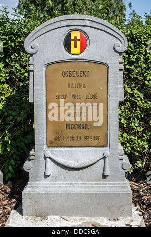 WW1 tombe de l'inconnu un soldat de la Première Guerre mondiale à la PREMIÈRE GUERRE MONDIALE au Cimetière militaire belge / Keyem Keiem, Flandre occidentale, Belgique Banque D'Images