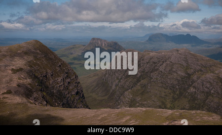 Vue nord de Ben Mor Coigach pour les magnifiques montagnes des Highlands écossais, l'Assynt UK Banque D'Images