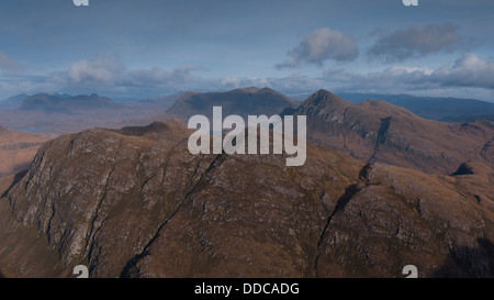 La vue nord de Sgurr une Fhidhleir vers les magnifiques montagnes de l'Assynt, Highlands, Scotland UK Banque D'Images