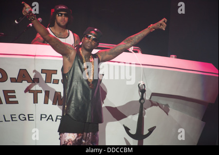 SACRAMENTO, CA - le 28 août : le rappeur Tauheed Epps, aka 2 Chainz se produit en concert dans le cadre de l'America's Most Wanted Tour à Sleep Train Arena sur Août Banque D'Images