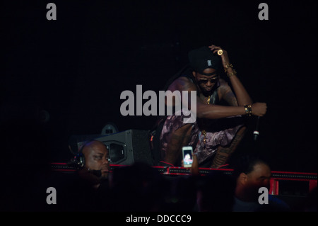 SACRAMENTO, CA - le 28 août : le rappeur Tauheed Epps, aka 2 Chainz se produit en concert dans le cadre de l'America's Most Wanted Tour à Sleep Train Arena le 28 août 2013 à Sacramento, Californie. Banque D'Images