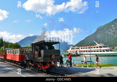 Le chemin de fer à crémaillère à vapeur Achensee piloté par les plus anciennes locomotives à vapeur cog. Ici Seespitz, ferry Banque D'Images