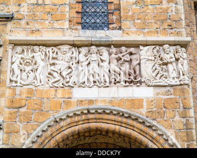 L'enfer décoration sculptée de l'extérieur de la cathédrale de Lincoln Banque D'Images