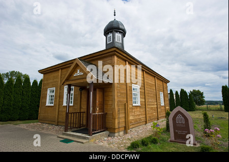 Bohoniki village, une communauté tartare musulmane en Pologne orientale, avec une mosquée en bois et un cimetière. Banque D'Images
