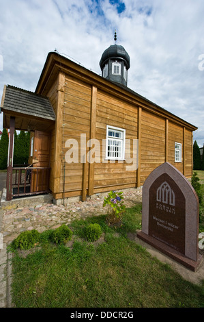 Bohoniki village, une communauté tartare musulmane en Pologne orientale, avec une mosquée en bois et un cimetière. Banque D'Images