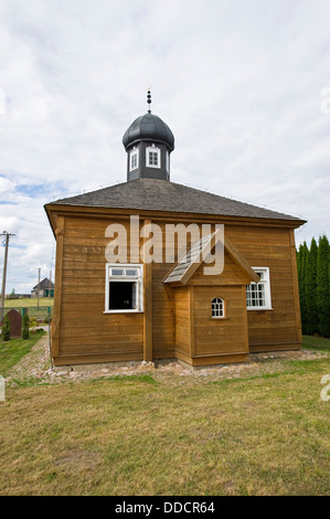 Bohoniki village, une communauté tartare musulmane en Pologne orientale, avec une mosquée en bois et un cimetière. Banque D'Images