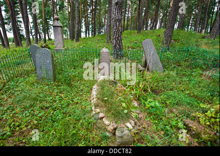 Bohoniki village, une communauté tartare musulmane en Pologne orientale, avec une mosquée en bois et un cimetière. Banque D'Images