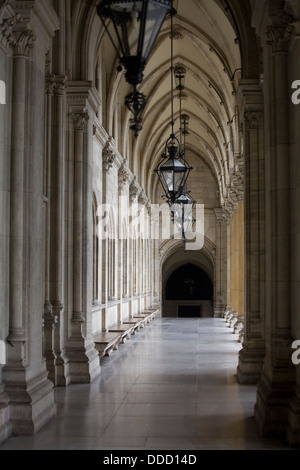 Arches et les cloîtres dans la construction de l'Hôtel de ville de Vienne Banque D'Images