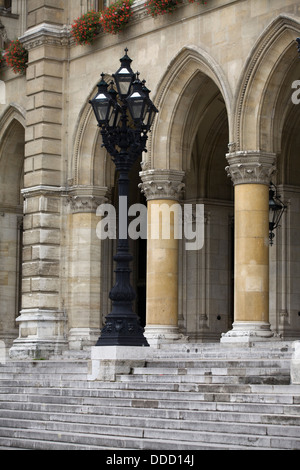 Arches et les cloîtres dans la construction de l'Hôtel de ville de Vienne Banque D'Images