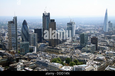 Vue aérienne de la ville de Londres, y compris le Gherkin, râpe à fromage, NatWest & Walkie-Talkie building Banque D'Images