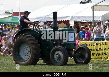 Un vieux tracteur à l'affiche au comté de Bucks show Banque D'Images