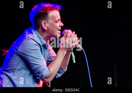 Bingley, Yorkshire. Août 30, 2013. L'Dunwells effectuer sur scène le jour 1 de Bingley Music Live. D'autres actes figurant sur le projet de loi comprennent la Ligue Humaine, Chic, Primal Scream et les crèches. © Thomas Jackson/Alamy Live News Banque D'Images