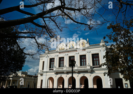 Une vue sur le théâtre Tomas Terry Cienfuegos dans quartier historique. Banque D'Images