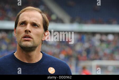 Hanovre, Allemagne. Août 31, 2013. L'entraîneur-chef des Mayence Thomas Tuchel est photographié avant le match de football de la Bundesliga entre Hanovre 96 vs FSV Mainz 05 à IDH-Arena de Hanovre, Allemagne, 31 août 2013. Photo : CARMEN JASPERSEN (VEUILLEZ NOTER : En raison de directives d'accréditation, le LDF n'autorise la publication et l'utilisation de jusqu'à 15 photos par correspondance sur internet et dans les médias en ligne pendant le match.)/dpa/Alamy Live News Banque D'Images