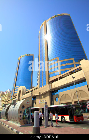 Deira Twin Towers, ville de Deira, Dubaï, Émirats Arabes Unis Banque D'Images