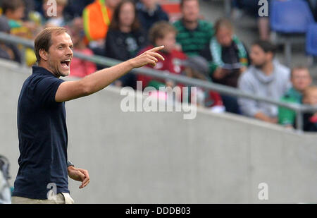 Hanovre, Allemagne. Août 31, 2013. L'entraîneur-chef des Mayence Thomas Tuchel au cours de gestes la Bundesliga match de foot entre Hanovre 96 vs FSV Mainz 05 à IDH-Arena de Hanovre, Allemagne, 31 août 2013. Photo : CARMEN JASPERSEN (VEUILLEZ NOTER : En raison de directives d'accréditation, le LDF n'autorise la publication et l'utilisation de jusqu'à 15 photos par correspondance sur internet et dans les médias en ligne pendant le match.)/dpa/Alamy Live News Banque D'Images