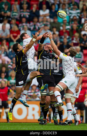LEICESTER, UK - Samedi 31 août 2013. Leicester et Ulster les joueurs se font concurrence à un line-out. L'action de l'avant-saison friendly entre Leicester Tigers et Ulster joué à Welford Road, Leicester. Credit : Graham Wilson/Alamy Live News Banque D'Images