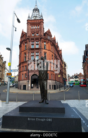 Brian Clough OBE Memorial statue en bronze du centre-ville de Nottingham Nottinghamshire UK Angleterre Banque D'Images