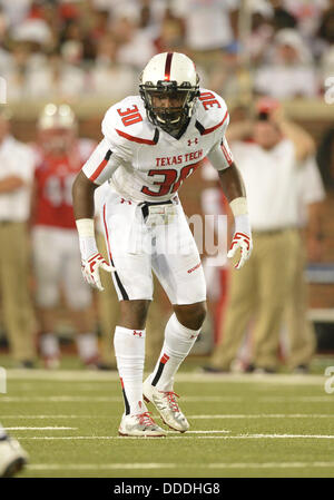 30 août 2013 - University Park, TX, USA - 30 août 2013 : Texas Tech Red Raiders arrière défensif Austin Stewart (30) en action pendant le match entre le Texas Tech Red Raiders et la Southern Methodist Mustang à Gerald J. Ford Stadium in University Park, Texas. Texas Tech gagne contre la SMU, 41-23. Banque D'Images