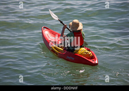 Bournemouth, UK Samedi 31 août 2013. Des milliers de profiter du beau temps au bord de mer à Bournemouth, Royaume-Uni. A rapporté 404 000 personnes affluent vers la mer pour regarder le Bournemouth Air Festival et profiter du beau temps. © Carolyn Jenkins/Alamy Live News Banque D'Images