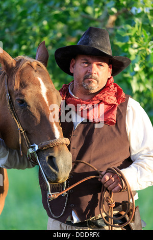 Un portrait d'un cow-boy et son cheval Banque D'Images