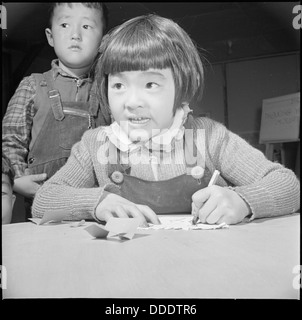 Manzanar Manzanar, Centre de réinstallation, en Californie. Une troisième année d'étudiant à l'Manzanar Relocation . . . 536694 Banque D'Images