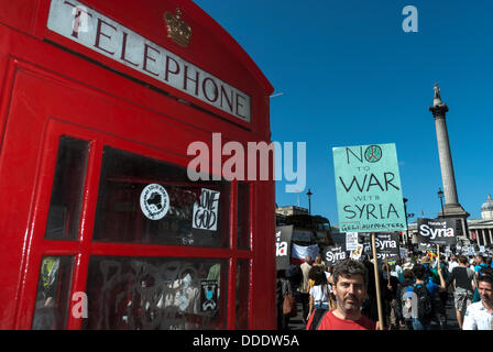 Londres, Royaume-Uni. 31 août 2013. Les manifestants se sont réunis à Trafalgar Square pour protester pour et contre une éventuelle attaque menée par les États-Unis sur la Syrie, à Londres, Royaume-Uni, 31.08.2013. © kaan diskaya/Alamy Live News Banque D'Images