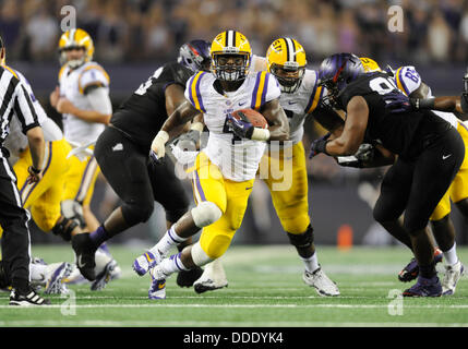 31 août 2013 : LSU Tigers Alfred running back # 4 bleu au cours de l'assemblée annuelle de Cowboys jeu NCAA classique entre les LSU Tigers et le TCU Horned Frogs à ATT Stadium à Arlington, TX défait LSU TCU 37-27 Banque D'Images