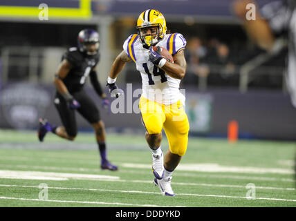 31 août 2013 : LSU Tigers d'utiliser de nouveau Terrence Magee # 14 au cours de l'assemblée annuelle de Cowboys jeu NCAA classique entre les LSU Tigers et le TCU Horned Frogs à ATT Stadium à Arlington, TX défait LSU TCU 37-27 Banque D'Images