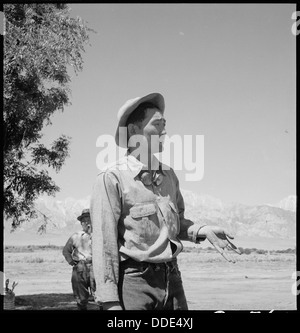 Manzanar Manzanar, Centre de réinstallation, en Californie. Johnny Fukazawa, contremaître de champs Numéros 3, 4, . . . 538055 Banque D'Images