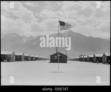 Manzanar Manzanar, Centre de réinstallation, en Californie. Scène de rue de maisons à cette guerre barrack Relocat . . . 538128 Banque D'Images