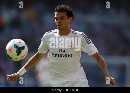 01.09.2013. Madrid, Espagne. Real Madrid CF vs Athletic Club de Bilbao (3-1) à Santiago Bernabeu Stadium. La photo montre Képler Laveran Pepe (Portugais/Brésilien défenseur du Real Madrid) Banque D'Images