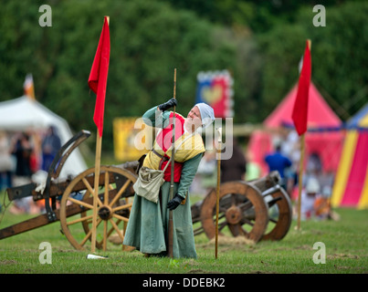 Le "Berkeley" reinactments escarmouche médiéval au château de Berkeley près de Gloucester où le 500e anniversaire de la bataille de Fl Banque D'Images