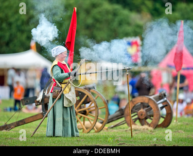 Le "Berkeley" reinactments escarmouche médiéval au château de Berkeley près de Gloucester où le 500e anniversaire de la bataille de Fl Banque D'Images